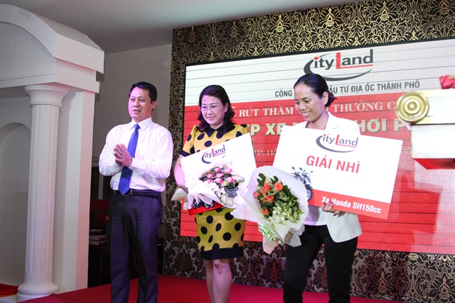 Khách hàng trúng giải nhì xe SH